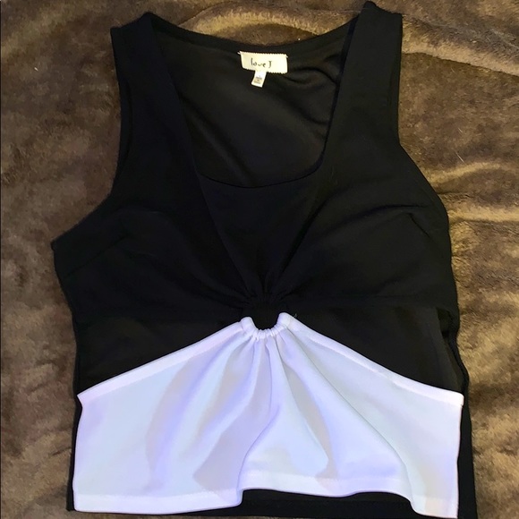 Tops - No sleeved shirt